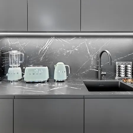 דירה Bahnhofstrasse Designer Penthouse Private Rooftop ציריך