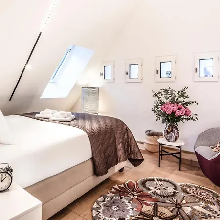 Bahnhofstrasse Designer Penthouse Private Rooftop * ציריך