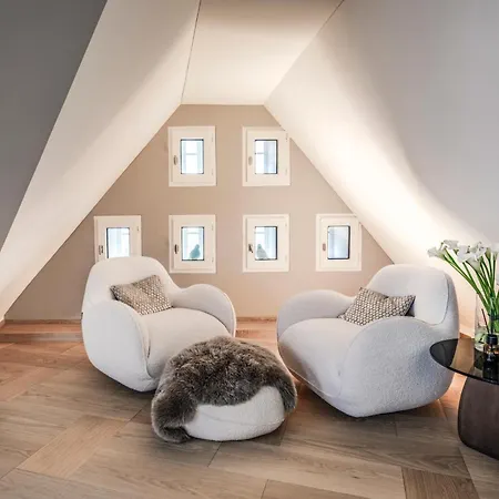 Bahnhofstrasse Designer Penthouse Private Rooftop