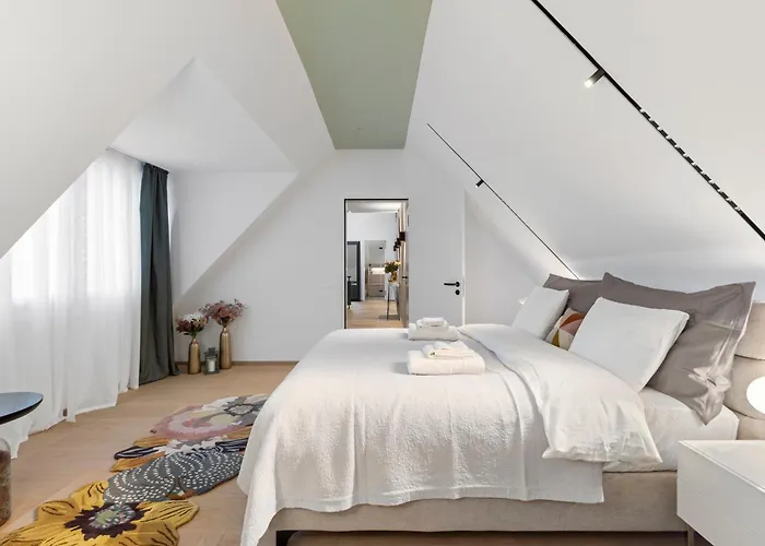 Bahnhofstrasse Designer Penthouse Private Rooftop Zürich