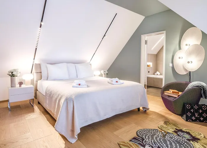 Bahnhofstrasse Designer Penthouse Private Rooftop Apartment *