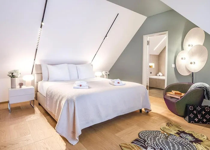 Bahnhofstrasse Designer Penthouse Private Rooftop Apartment Zürich