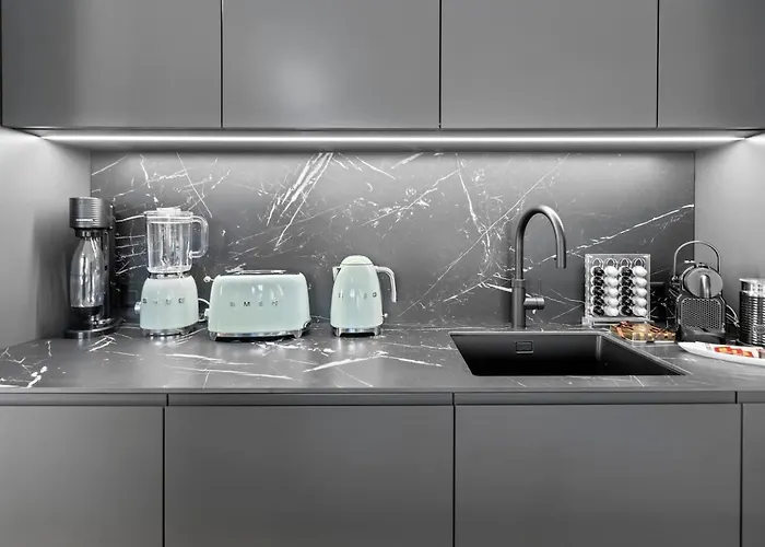 Apartment Bahnhofstrasse Designer Penthouse Private Rooftop Zürich