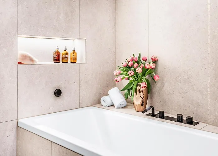 Bahnhofstrasse Designer Penthouse Private Rooftop *