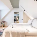 Bahnhofstrasse Designer Penthouse Private Rooftop Appartement *