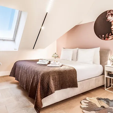 Bahnhofstrasse Designer Penthouse Private Rooftop *